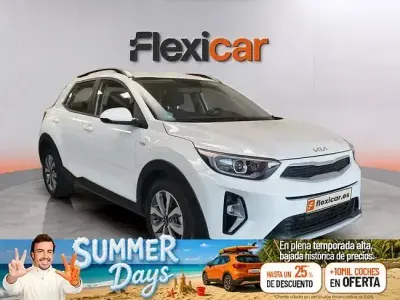Usado Kia Stonic 84 CV (61 kW) 2022 Blanco SUV