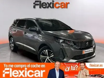 Usado Peugeot 5008 Allure 130 CV (95 kW) 2021 Gris SUV
