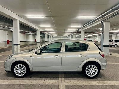 Usado Opel Astra Cosmo 120 CV (88 kW) 2005 Beige Berlina