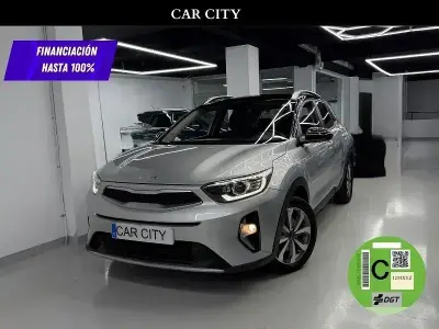Usado Kia Stonic 84 CV (61 kW) 2023 Gris / plata SUV