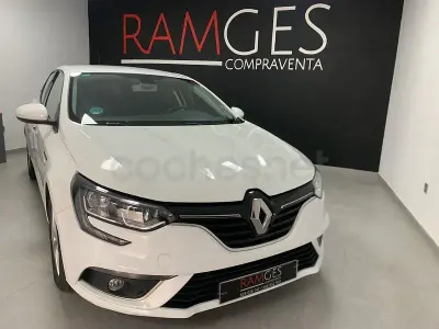 Usado Renault Mégane IV Business 95 CV (69 kW) 2020 Blanco Berlina