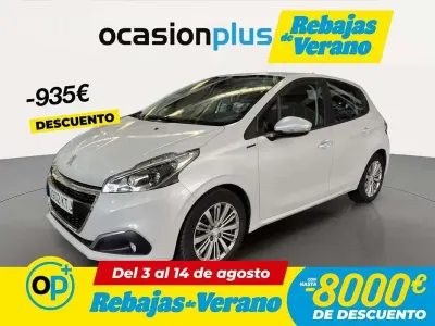 Usado Peugeot 208 Signature Sky 83 CV (61 kW) 2019 Blanco Utilitario