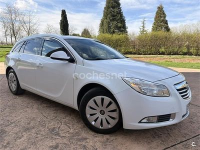 Usado Opel Insignia Selective 130 CV (95 kW) 2013 Blanco Familiar