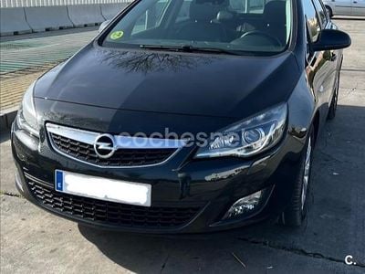 Usado Opel Astra Excellence 110 CV (80 kW) 2012 Negro Berlina