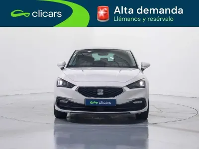 Usado Seat Leon Style 110 CV (80 kW) 2022 Blanco Utilitario