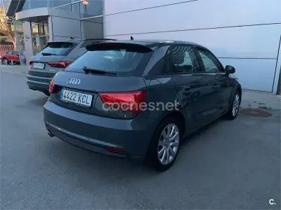 Usado Audi A1 Sportback Attraction 95 CV (69 kW) 2016 Gris / plata Utilitario