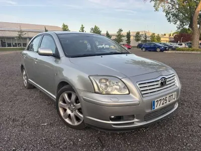 Usado Toyota Avensis Executive 147 CV (108 kW) 2005 Beige Berlina