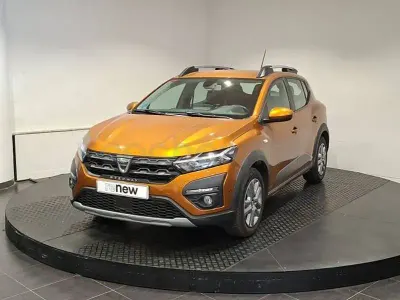 Usado Dacia Sandero Comfort 101 CV (74 kW) 2021 Naranja Berlina