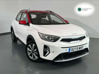 Usado Kia Stonic 84 CV (61 kW) 2023 Blanco SUV