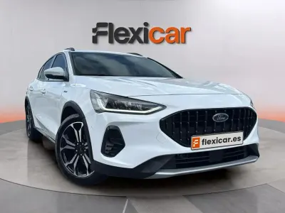 Używany Ford Focus Active 155 KM (114 kW) 2022 Biały Sedan/Limuzyna