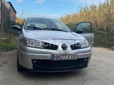 Begagnad Renault Mégane II Dynamique 105 HK (77 kW) 2007 Grå Sedan