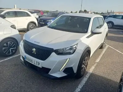 Usado Peugeot 2008 Active 110 CV (80 kW) 2021 Blanco SUV