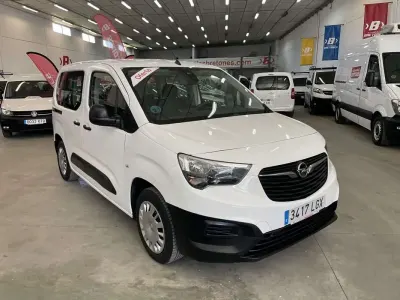 Usado Opel Combo Life Edition 102 CV (75 kW) 2020 Blanco Monovolumen