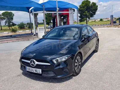 Usado Mercedes A180 116 CV (85 kW) 2019 Negro Berlina