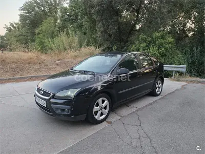 Usado Ford Focus Ghia 109 CV (80 kW) 2005 Negro Berlina