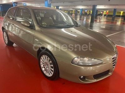 Beige Usado 2005 Alfa Romeo 147 Distinctive Utilitario | 3490 € (Buen precio)