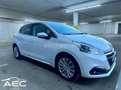 Usado Peugeot 208 Allure 110 CV (80 kW) 2018 Blanco Utilitario