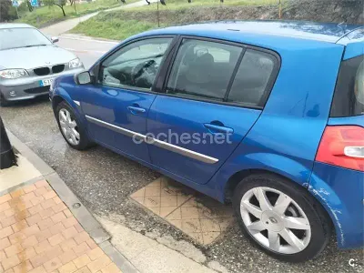 Usado Renault Mégane Authentique 100 CV (73 kW) 2008 Azul Berlina