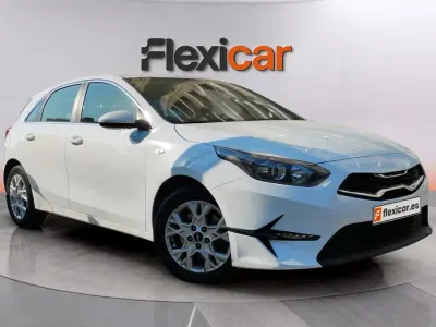 Usado Kia Ceed 136 CV (100 kW) 2023 Blanco Utilitario