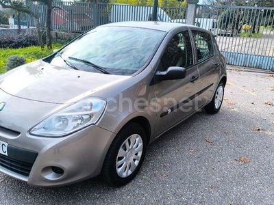 Beige Usado 2010 Renault Clio II Authentique Berlina | 4900 € (Precio justo)