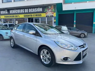 Usado Ford Focus Trend 125 CV (91 kW) 2013 Gris / plata Berlina