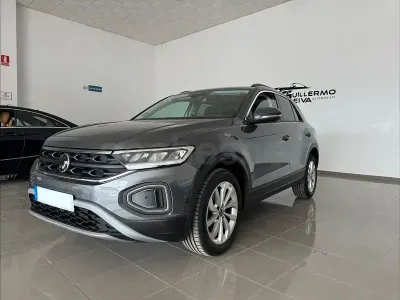 Usado VW T-Roc Life 115 CV (84 kW) 2023 Gris / plata SUV