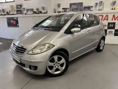 Usado Mercedes A180 109 CV (80 kW) 2005 Plateado Utilitario
