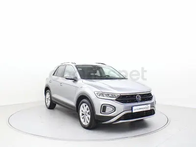 Usado VW T-Roc 150 CV (110 kW) 2025 Gris / plata SUV