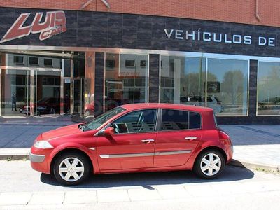 Begagnad Renault Mégane II Dynamique 80 HK (58 kW) 2003 Röd Sedan