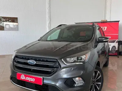 Usado Ford Kuga ST-Line 150 CV (110 kW) 2017 Gris / plata SUV
