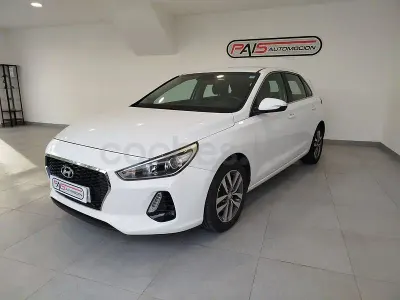 Usado Hyundai i30 Style 140 CV (102 kW) 2018 Blanco Berlina