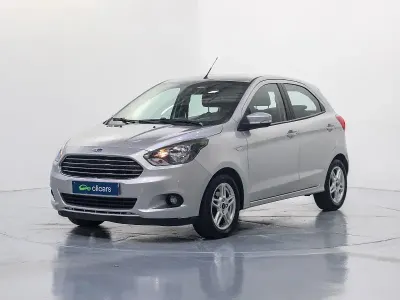 Usado Ford Ka Plus Ultimate 85 CV (62 kW) 2018 Gris / plata Utilitario