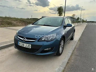 Usado Opel Astra Selective 110 CV (80 kW) 2015 Azul Berlina