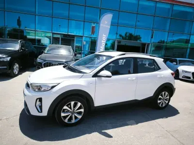 Usado Kia Stonic 99 CV (72 kW) 2025 Blanco SUV