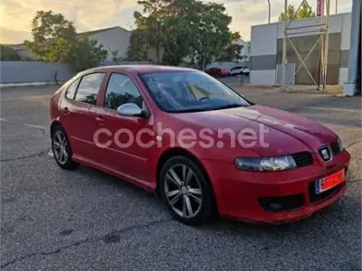 Usado Seat Leon FR 150 CV (110 kW) 2005 Rojo Berlina