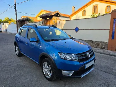Usado Dacia Sandero Stepway 90 CV (66 kW) 2015 Azul Berlina