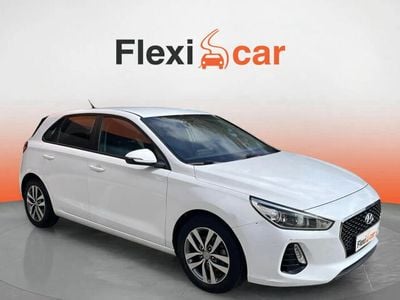 Usado Hyundai i30 Style 136 CV (100 kW) 2019 Blanco Berlina