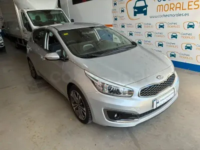 Usado Kia Ceed 136 CV (100 kW) 2018 Gris / plata Utilitario