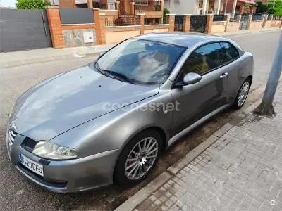 Usado Alfa Romeo GT Distinctive 240 CV (176 kW) 2005 Gris / plata Coupe