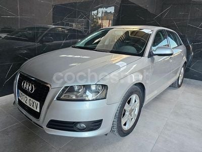 Usado Audi A3 Attraction 105 CV (77 kW) 2010 Gris / plata Berlina