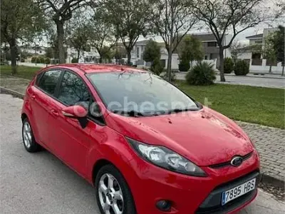 Usado Ford Fiesta Trend 82 HP (60 kW) 2011 Vermelho Sedan