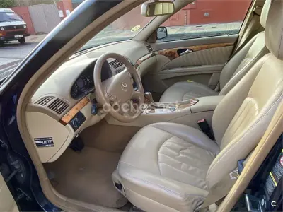 Usado Mercedes E320 Elegance 224 CV (164 kW) 2007 Azul Berlina