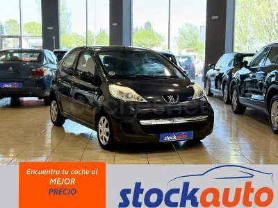 Usado Peugeot 107 54 CV (39 kW) 2009 Negro Utilitario