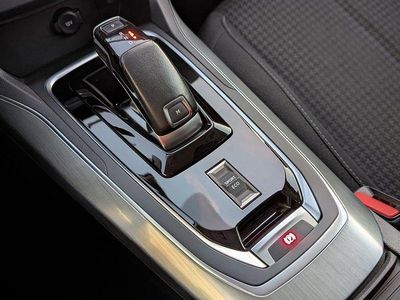 Usado Peugeot 308 SW Style 130 CV (95 kW) 2021 Gris / plata Familiar