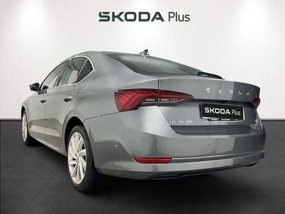 Usado Skoda Octavia Selection 204 CV (150 kW) 2024 Gris / plateado Berlina