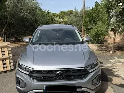 Usado VW T-Roc Life 110 CV (80 kW) 2022 Gris / plata SUV