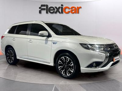 Usado Mitsubishi Outlander P-HEV 203 CV (149 kW) 2017 Blanco SUV