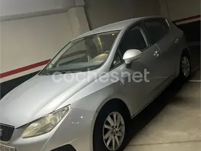 Usado Seat Ibiza Reference 70 CV (51 kW) 2010 Gris / plata Berlina