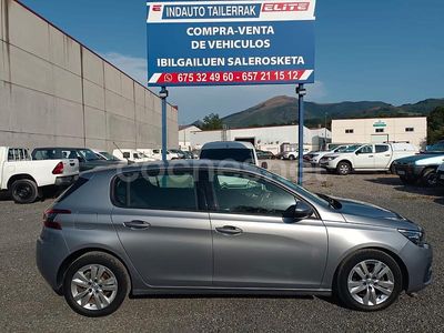 Usado Peugeot 308 Active 100 CV (73 kW) 2020 Gris / plata Berlina