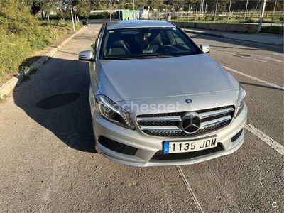 Usado Mercedes A180 AMG line 109 CV (80 kW) 2015 Gris / plata Berlina